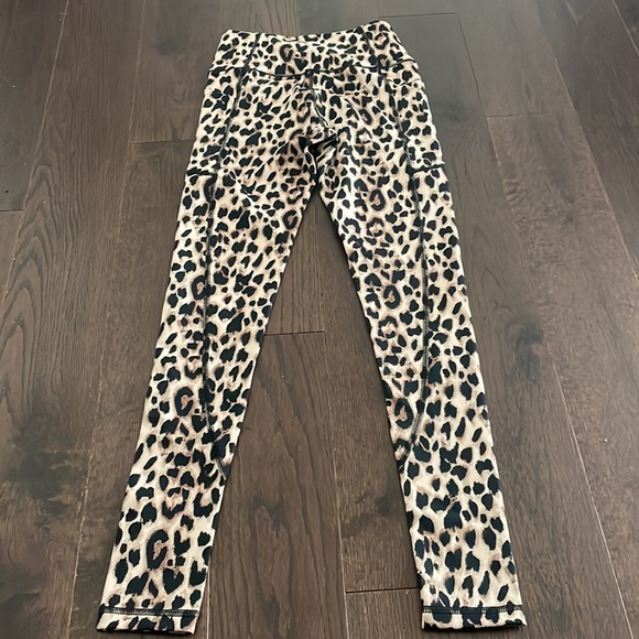 Victoria's Secret Incredible Essential Legging Leopard Animal 7/8 Length - Picture 5 of 5